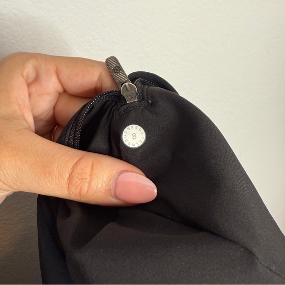 Lululemon On The Move Pant Black 28” Size 6 Zipper Fly and Pockets - Picture 6 of 7